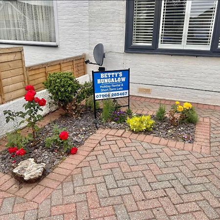 Betty'S Bungalow Лэнсинг Экстерьер фото